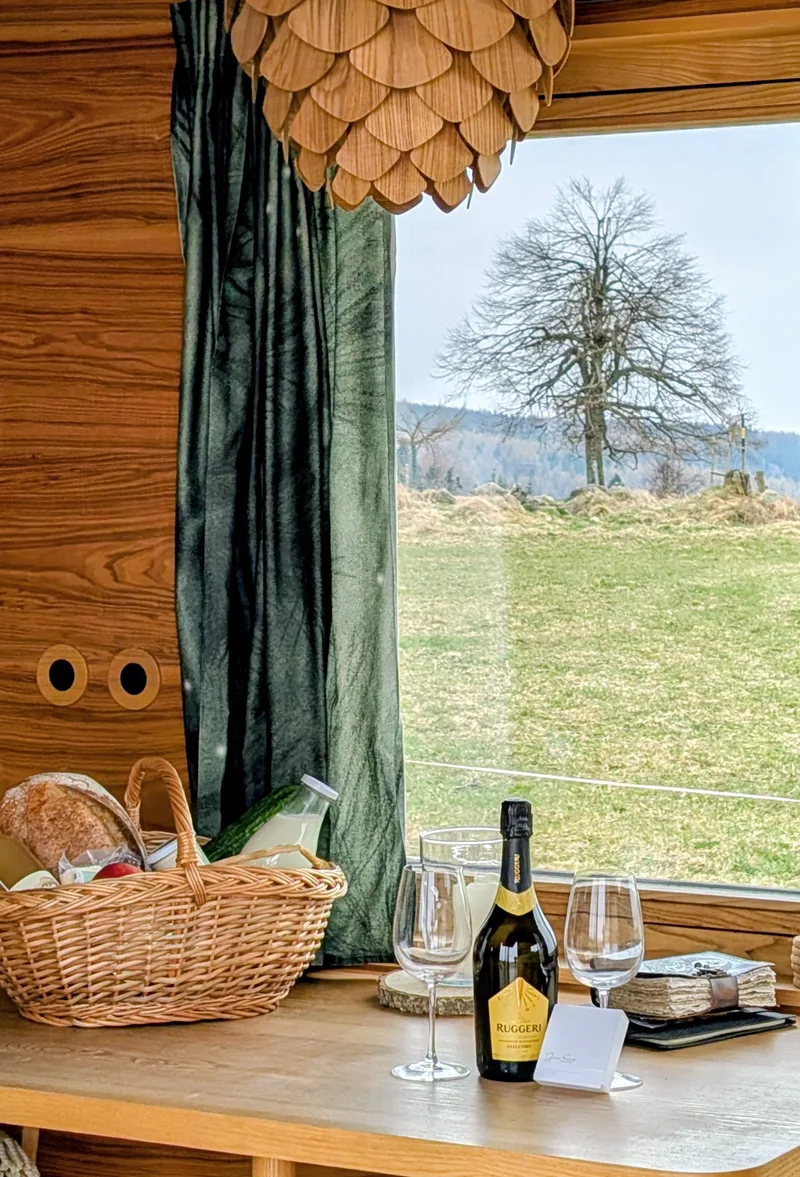 Themed basket with prosecco – part of the marriage proposal package at Na Malém Háji